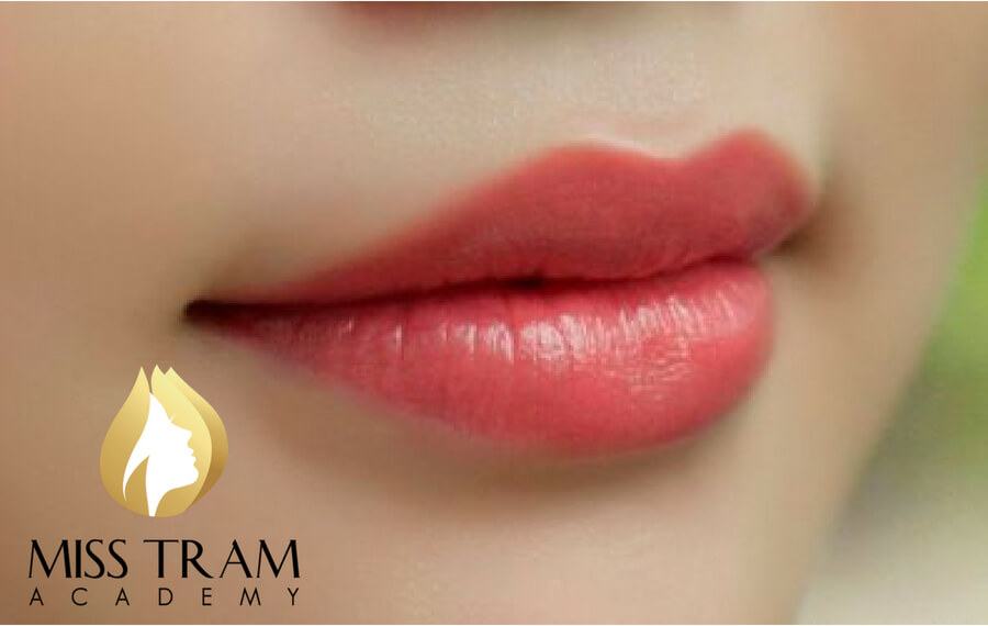 Secrets of Spraying Beautiful Natural Lips For More Beautiful Smiles