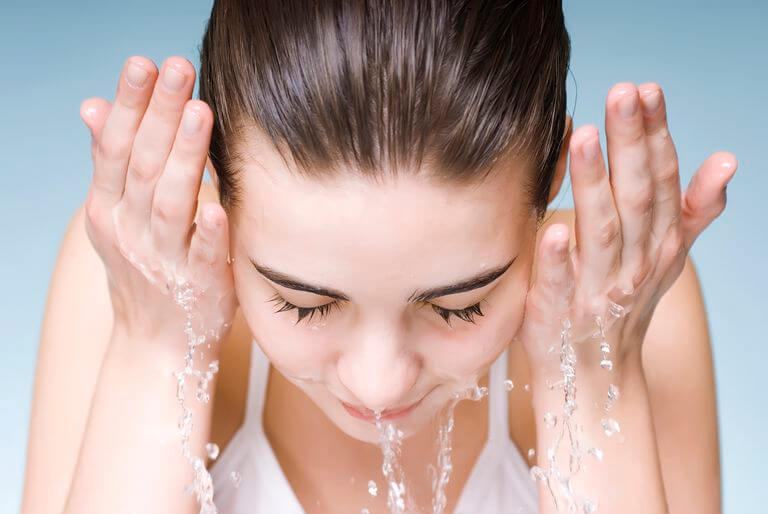 How to treat hormonal acne safely