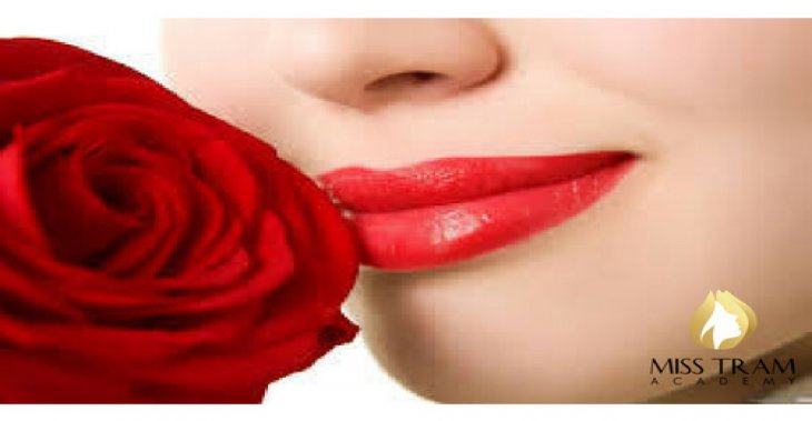 Phun Môi Bị Chảy Nước Mô và Những Hậu Quả Khó Lường