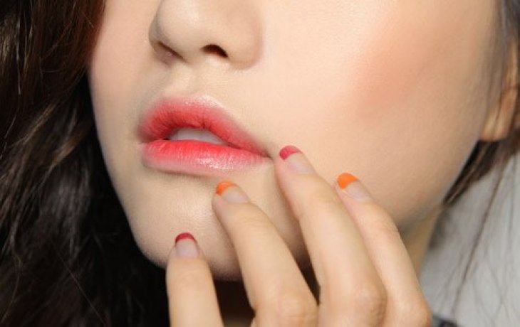 Có Nên Phun Môi Xí Muội Không