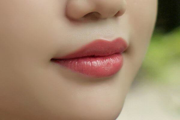 how to spray thick lips with thin walls