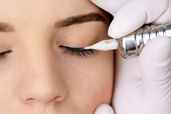 Is Eyelid Spray Dangerous? Sincerely