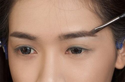 How to Encapsulate Eyebrow Shape With Head But Missing Tail