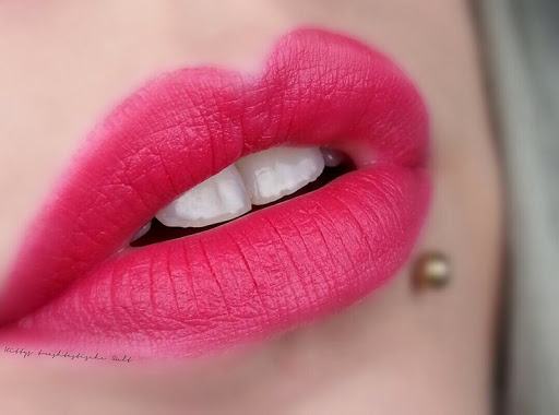 Is Spraying Pink Lotus Lips Suitable For Dark Skinned People Without Base