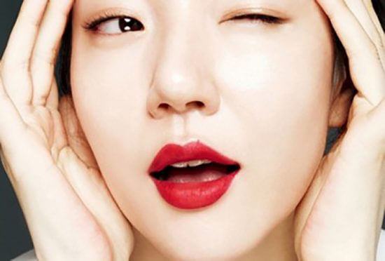 Which Cosmetic Lip Spray Method Is Best Today Emphasize