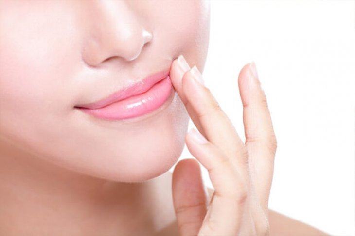 Phương Pháp Phun Môi Phủ Bóng Collagen Vạn Người Mê