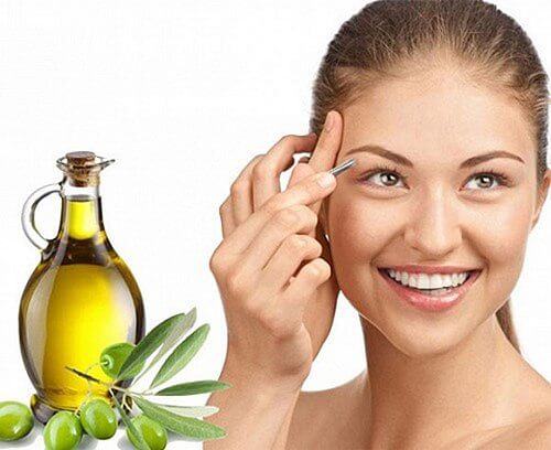 Apply olive mask for eyebrows