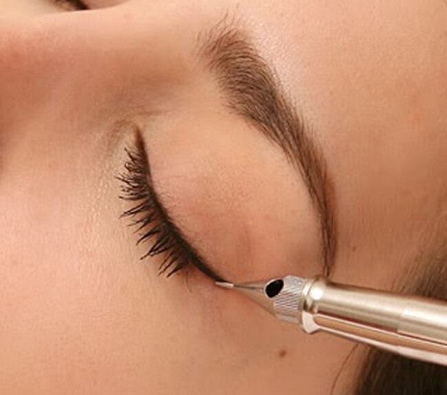 The length of time the eyelid can be kept after spraying