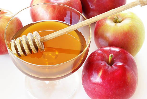 Apple and honey mask to prevent skin aging