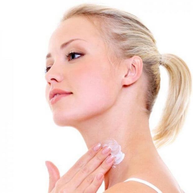 Sử dụng kem chống nắng cho da vùng cổ và gáy