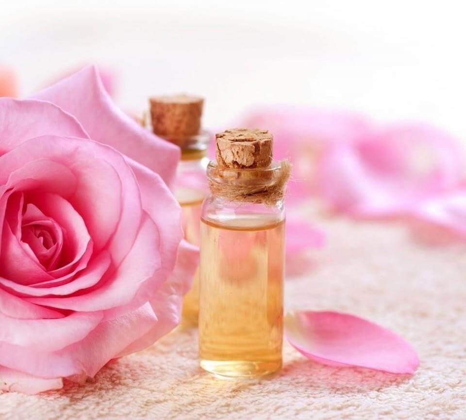 Should Dry Skin Use Rose Water Unsurprisingly