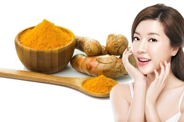 Brighten and smooth skin when using turmeric powder