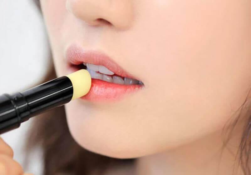 How to moisturize lips