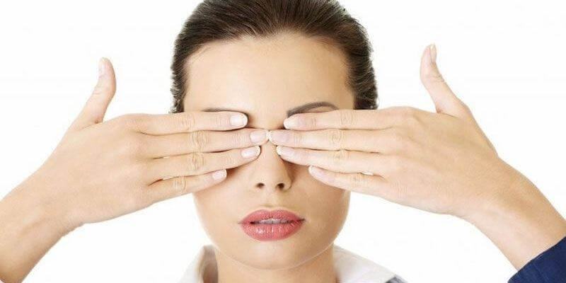 Massage giảm nếp nhăn mắt