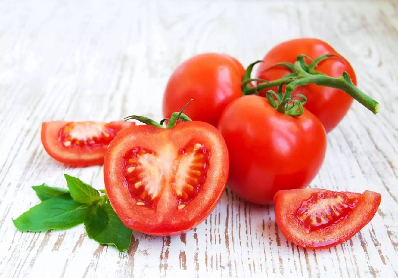 Cách trị mụn lưng bằng cà chua