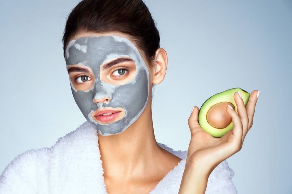 Apply clay mask for face