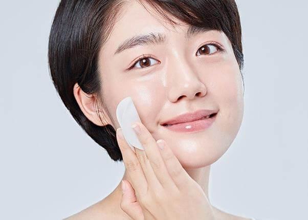 Use toner to care for oily skin