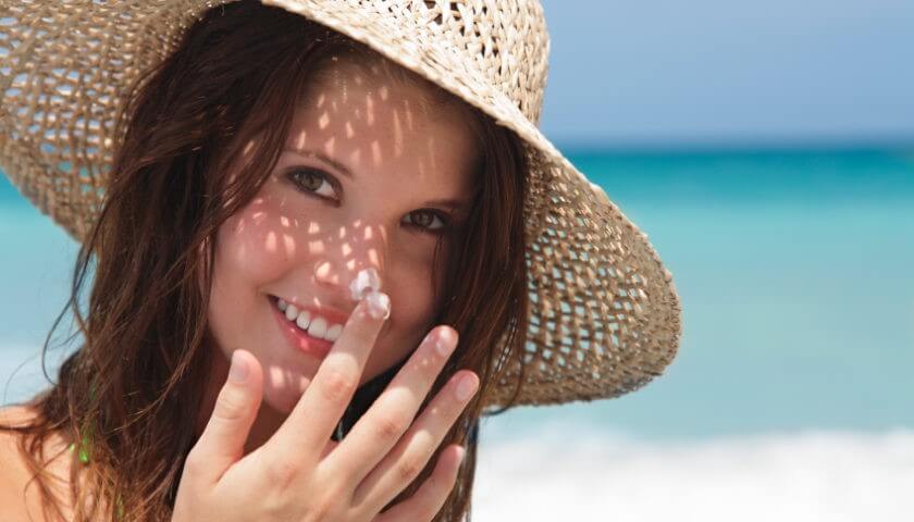Sử dụng kem chống nắng để chăm sóc da