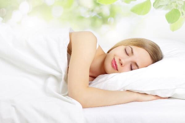 Ngủ đủ giấc là cách bảo vệ vùng da quanh mắt hiệu quả nhất