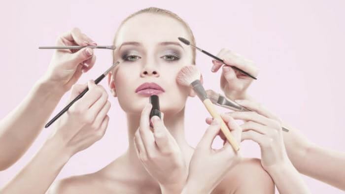 Những Sai Lầm Khi Makeup Khiến Làn Da Nổi Mụn Thời hạn