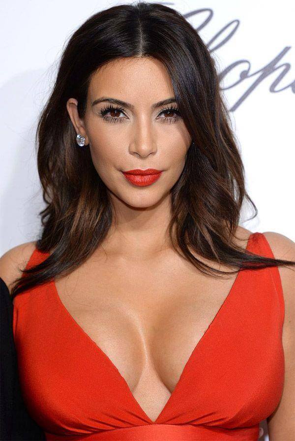 Kim Kardashian's curved eyebrows mày
