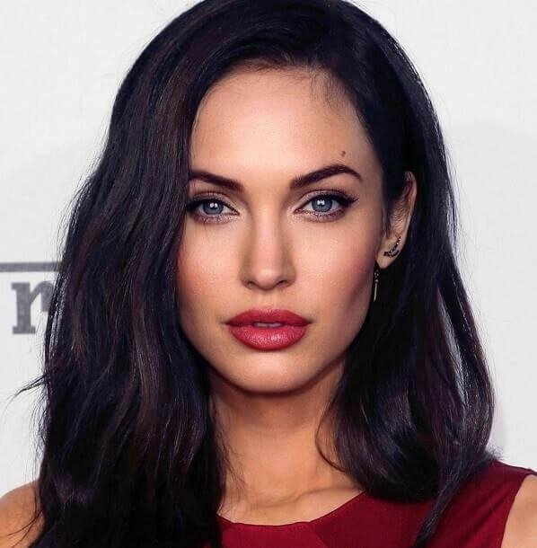 Megan Fox sở hữu cặp chân mày cong cá tính