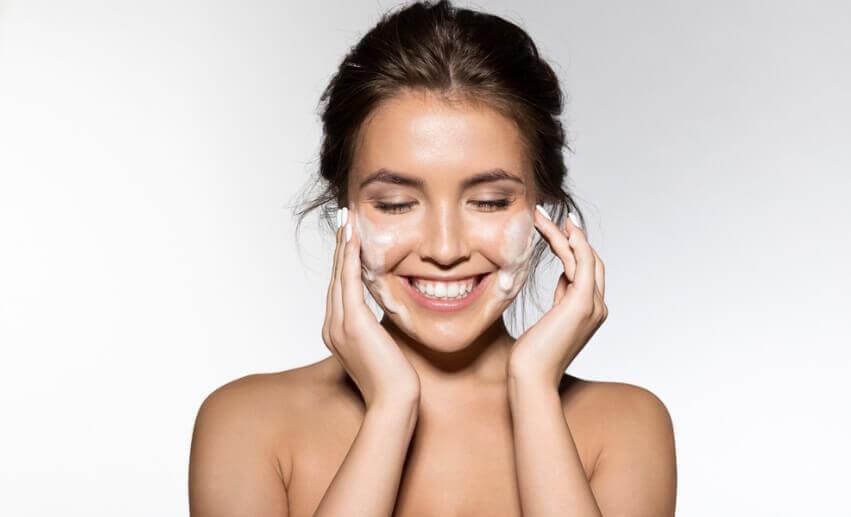 Facial Skin Care Process After Squeezing Acne Encapsulation
