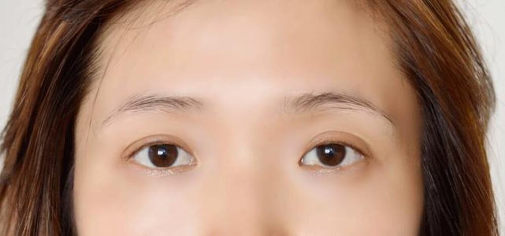 Stretching thin eyebrows has an image of generals