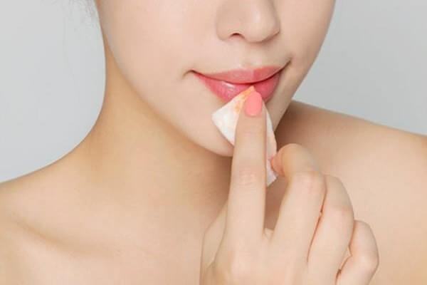 Pay attention to lip care after spraying