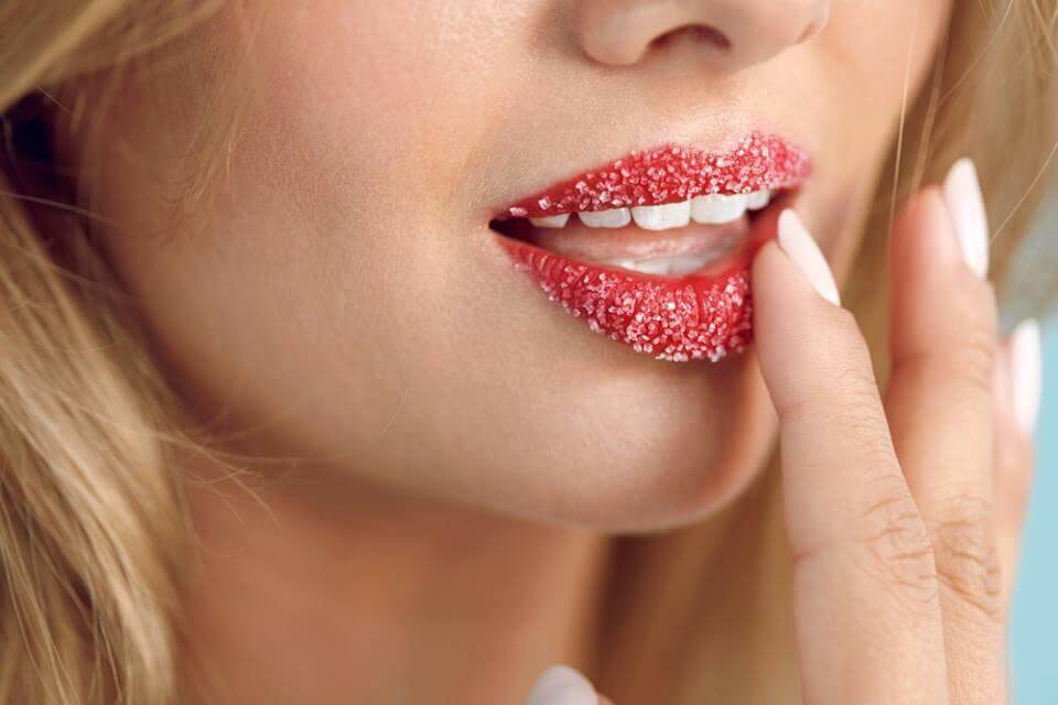 Mistakes That Make Lips Darker and Fuller