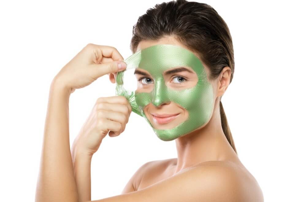 Apply a mask to effectively detoxify the skin