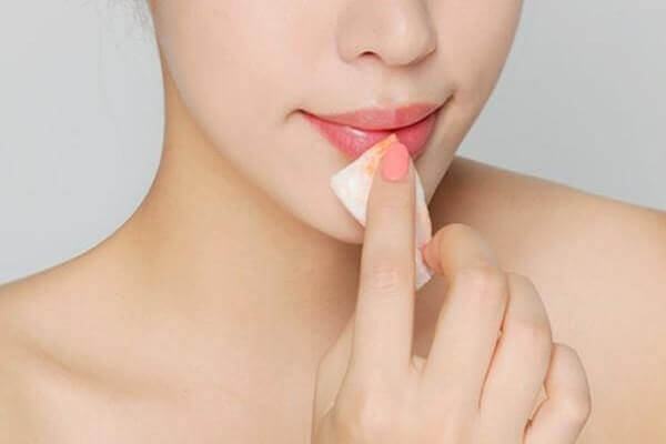 chăm sóc môi sau khi phun ảnh hưởng đến màu phun môi