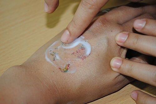 Effective tattoo removal method with tattoo removal cream