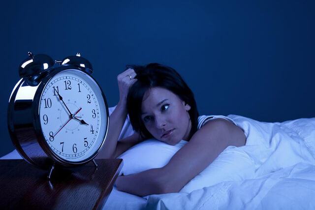 thiếu ngủ là nguyên nhân khiến da lão hóa sớm