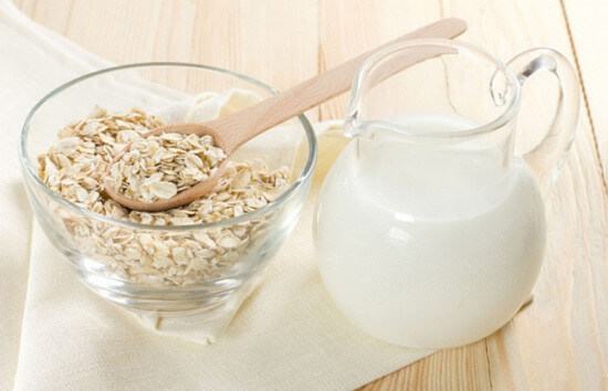 Treat acne with Oatmeal and Yogurt