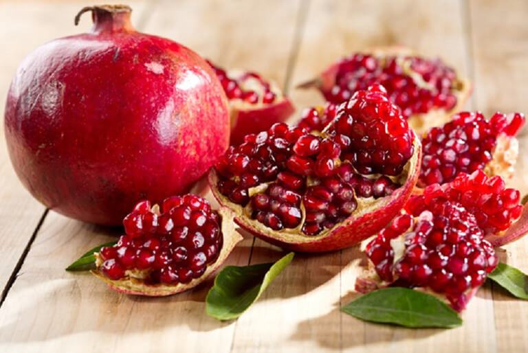 Pomegranate - food to help whiten skin effectively