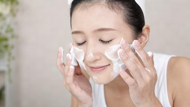 rửa mặt cách điều trị và ngăn ngừa mụn ẩn tại nhà