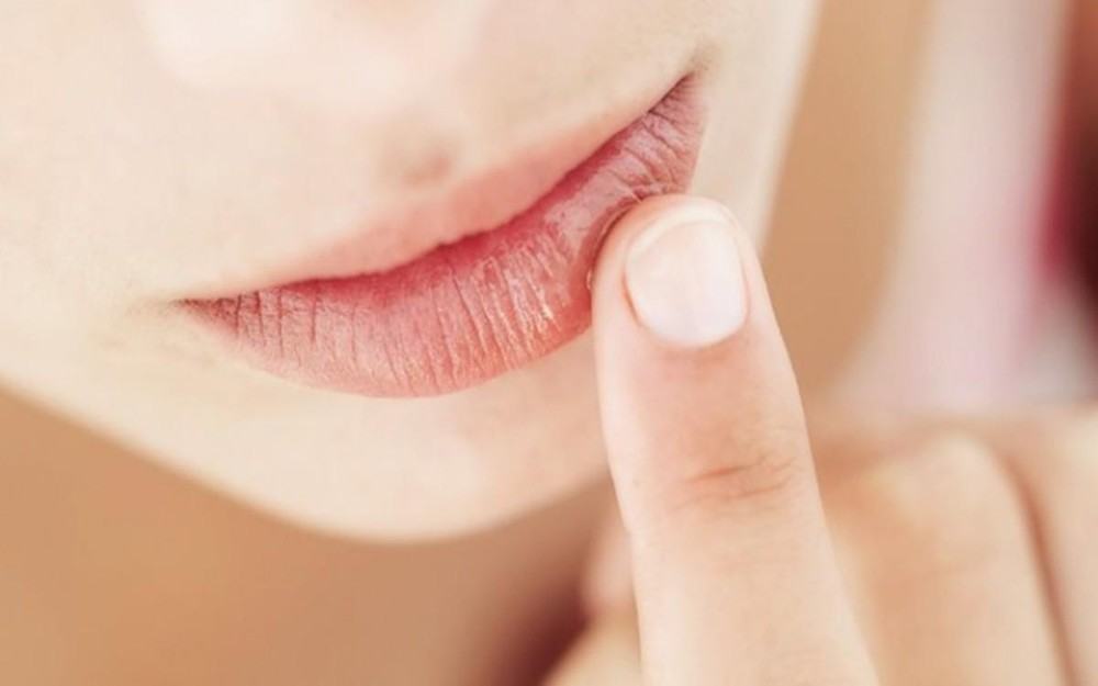 Should Dry Lips Should You Spray Tattoos Or Not? Insiders