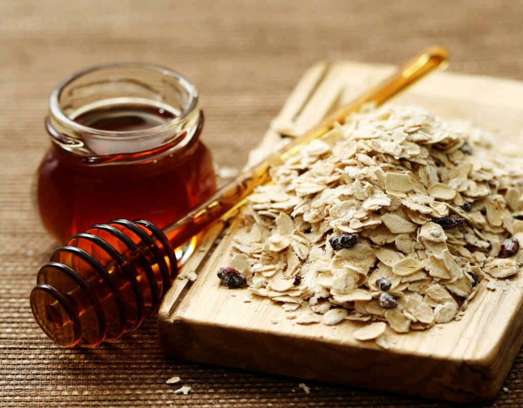 How to treat back acne with honey and oatmeal