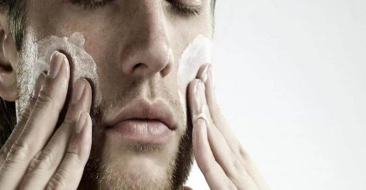 Top 6 Sai Lầm Đáng Tiếc Khi Tẩy Tế Bào Chết Nam Giới Thường Mắc Phải