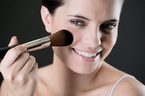 Face makeup with Bronzer