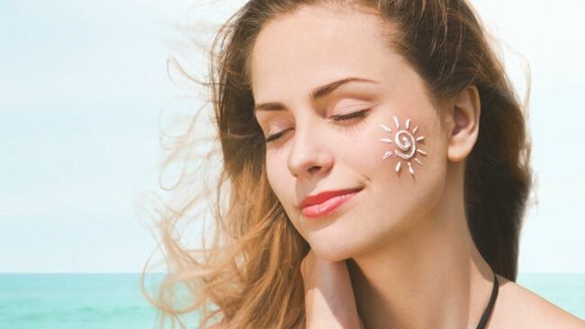 Guide to Choosing Safe Sunscreen For Back Skin