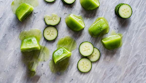 Treat dark circles with cucumber ice