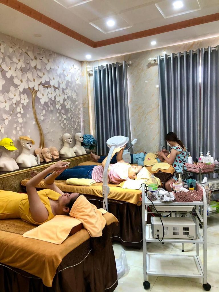 Eva Xinh Beauty Academy - địa chỉ điêu khắc chân mày được đánh gia cao